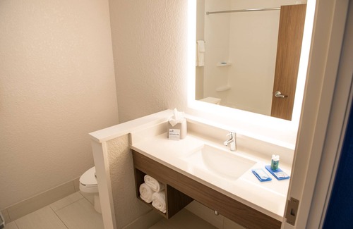 Dayton Hotel | Holiday Inn Express & Suites Dayton Southwest by IHG