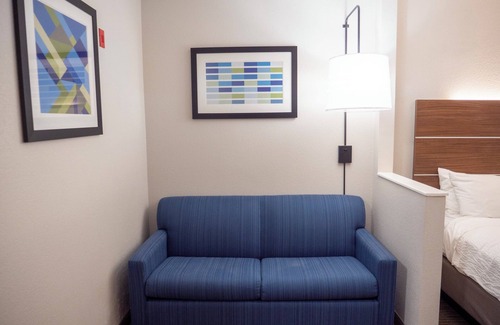 Greenville - Spartanburg Hotel | Holiday Inn Express & Suites Greenville Airport by IHG