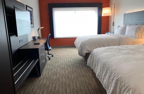 Chambers Heights Hotel | Holiday Inn Express & Suites - Aurora Medical Campus by IHG