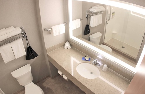 Cheney Hotel | Holiday Inn Express & Suites Cheney by IHG