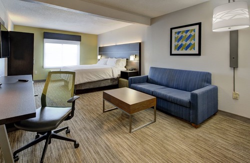 Concord Hotel | Holiday Inn Express & Suites Charlotte-Concord-I-85 by IHG