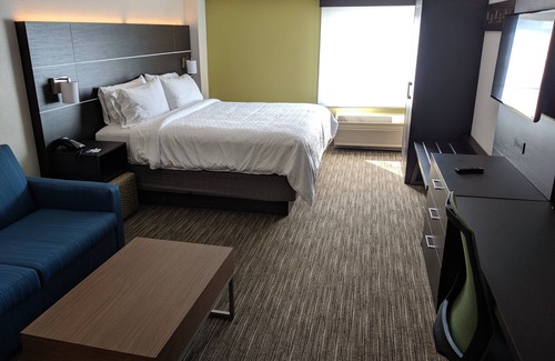 Concord Hotel | Holiday Inn Express & Suites Charlotte-Concord-I-85 by IHG