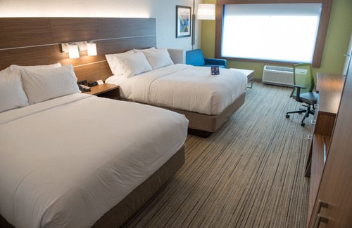 Dayton Hotel | Holiday Inn Express & Suites Dayton North - Vandalia by IHG