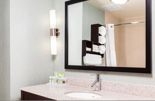 Eureka Hotel | Holiday Inn Express & Suites Eureka by IHG