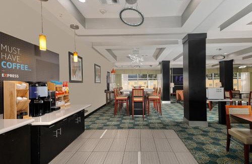 Garden Oaks Hotel | Holiday Inn Express & Suites Houston Northwest-Brookhollow by IHG