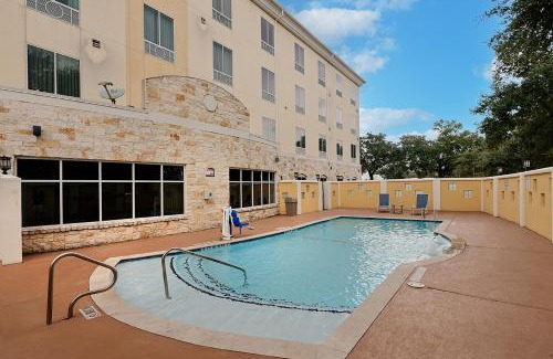 Garden Oaks Hotel | Holiday Inn Express & Suites Houston Northwest-Brookhollow by IHG