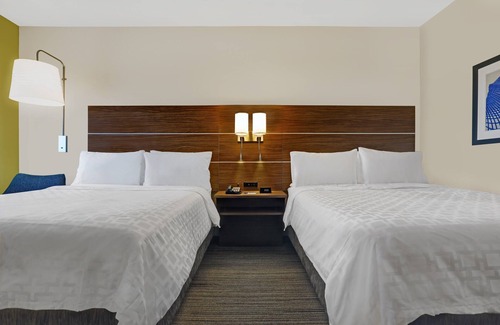 Lenexa Hotel | Holiday Inn Express & Suites Lenexa - Overland Park Area by IHG