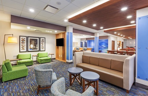 Lenexa Hotel | Holiday Inn Express & Suites Lenexa - Overland Park Area by IHG