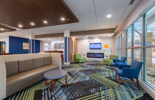 Marion Hotel | Holiday Inn Express & Suites Marion by IHG
