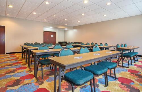 Murphy Hotel | Holiday Inn Express & Suites Murphy by IHG