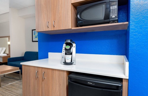 Bonita Springs Hotel | Holiday Inn Express & Suites Naples North - Bonita Springs by IHG
