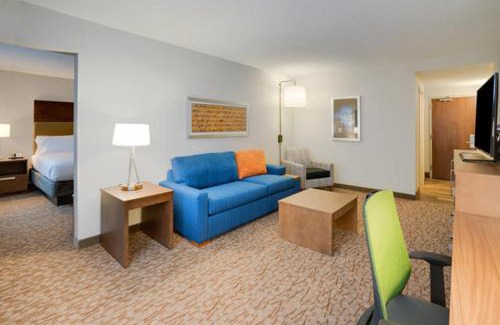 Fort Washington Hotel | Holiday Inn Express & Suites Ft. Washington - Philadelphia by IHG