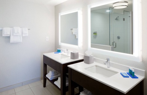 West Chester Hotel | Holiday Inn Express & Suites-Cincinnati North - Liberty Way by IHG