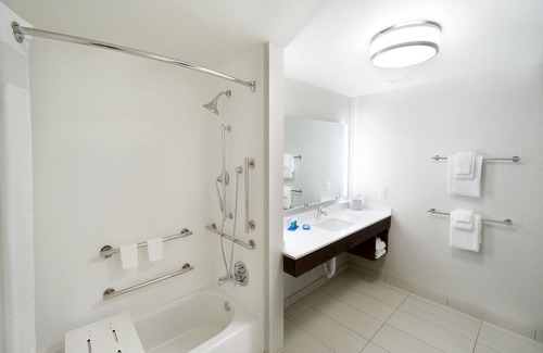 West Chester Hotel | Holiday Inn Express & Suites-Cincinnati North - Liberty Way by IHG
