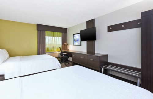 Winnipeg Hotel | Holiday Inn Express Winnipeg Airport - Polo Park by IHG