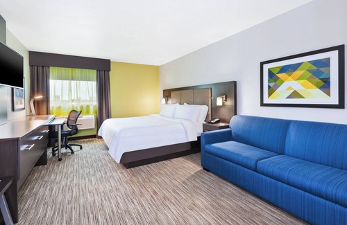 Winnipeg Hotel | Holiday Inn Express Winnipeg Airport - Polo Park by IHG