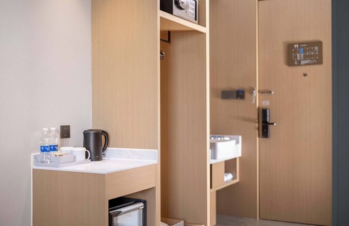 Xiangzhou District Hotel | Atour Light