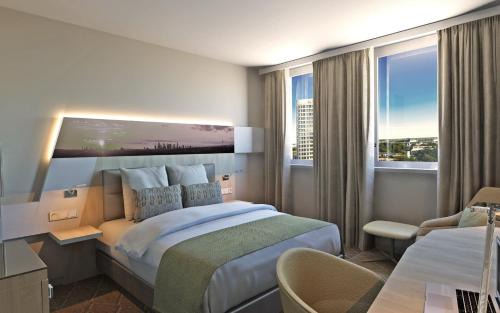 Frankfurt Airport Area Hotel | Holiday Inn Frankfurt Airport by IHG