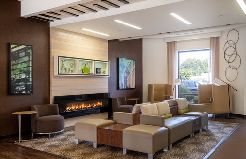 Greensboro Hotel | Holiday Inn Greensboro Coliseum by IHG