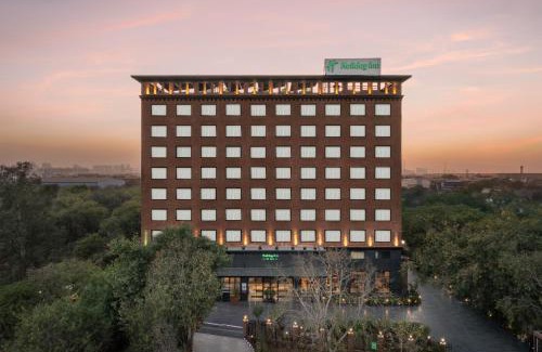 Gurugram Hotel | Holiday Inn Gurgaon NH8 by IHG