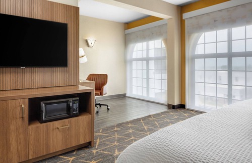 Springfield Hotel | Holiday Inn Hotel & Suites Springfield - I-44 by IHG