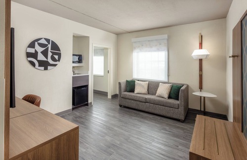 Springfield Hotel | Holiday Inn Hotel & Suites Springfield - I-44 by IHG