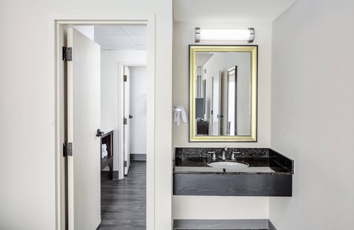 Springfield Hotel | Holiday Inn Hotel & Suites Springfield - I-44 by IHG