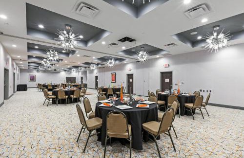 Humble Hotel | Holiday Inn Houston NE-Bush Airport Area by IHG