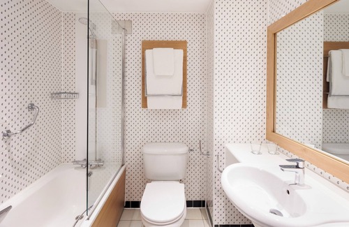 Hookwood Hotel | Holiday Inn London-Gatwick Airport by IHG