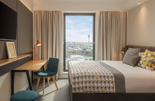 Heathrow Villages Hotel | Holiday Inn London Heathrow - Bath Road by IHG