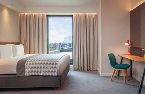 Heathrow Villages Hotel | Holiday Inn London Heathrow - Bath Road by IHG