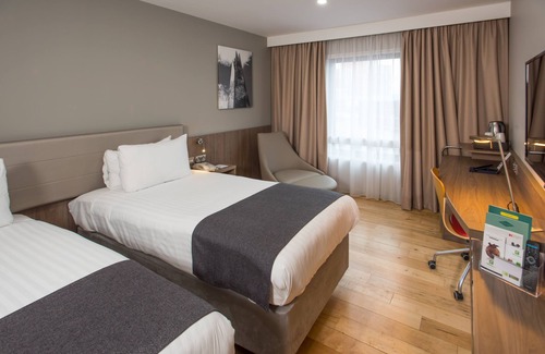 East Acton Hotel | Holiday Inn London - West by IHG
