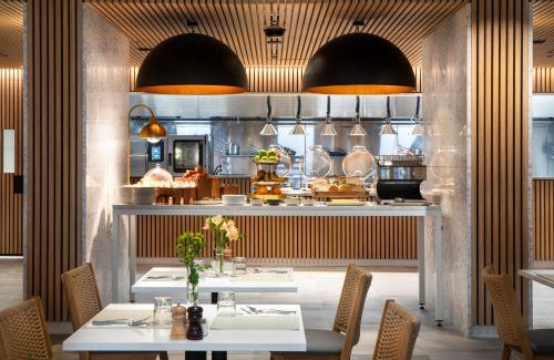 Melbourne Central Business District Hotel | Holiday Inn Melbourne Bourke Street Mall by IHG