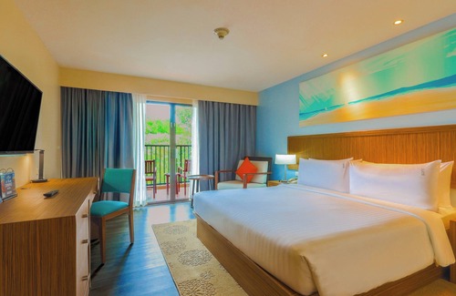 Cherngtalay Hotel | Holiday Inn Resort Phuket Surin Beach by IHG
