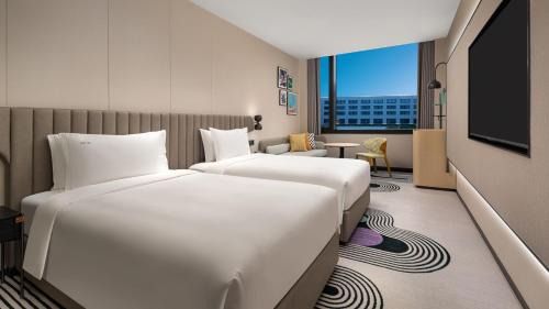 Pudong Hotel | Holiday Inn Shanghai Pudong Airport, an IHG Hotel