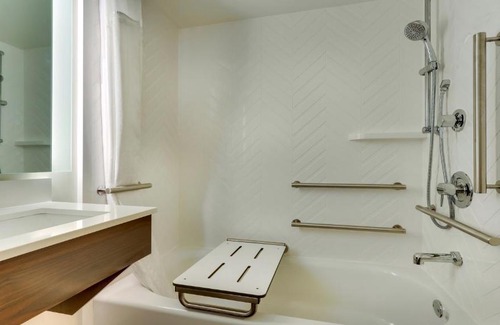 Verona Hotel | Holiday Inn Staunton Conference Center by IHG