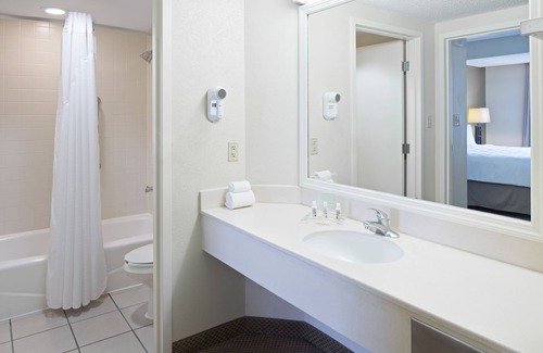Florida Center Hotel | Holiday Inn & Suites Across From Universal Orlando by IHG