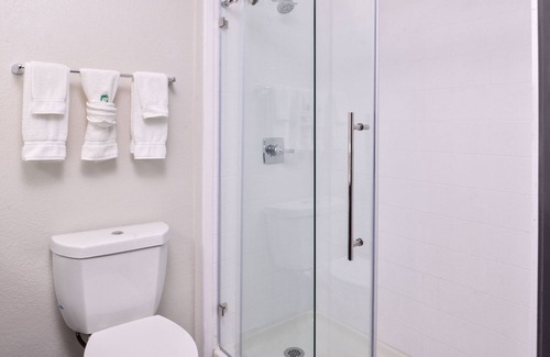 Addison Hotel | Holiday Inn & Suites Dallas-Addison by IHG