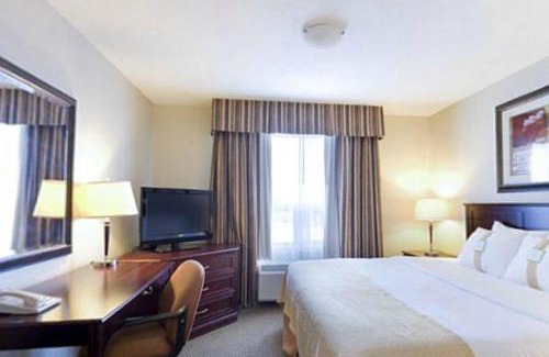 Lloydminster Hotel | Holiday Inn & Suites Lloydminster by IHG