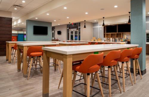 Florida Central Atlantic Coast Hotel | Holiday Inn & Suites Orlando - I-Drive - Theme Parks by IHG
