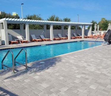 Florida Central Atlantic Coast Hotel | Holiday Inn & Suites Orlando - I-Drive - Theme Parks by IHG