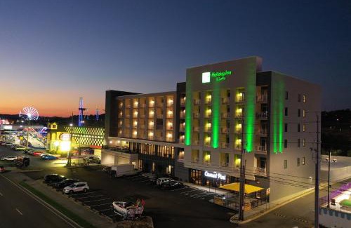 Pigeon Forge Hotel | Holiday Inn & Suites Pigeon Forge Convention Center by IHG