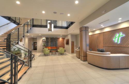 Pigeon Forge Hotel | Holiday Inn & Suites Pigeon Forge Convention Center by IHG