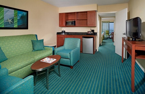 Northeast Virginia Beach Hotel | Holiday Inn & Suites Virginia Beach North Beach by IHG