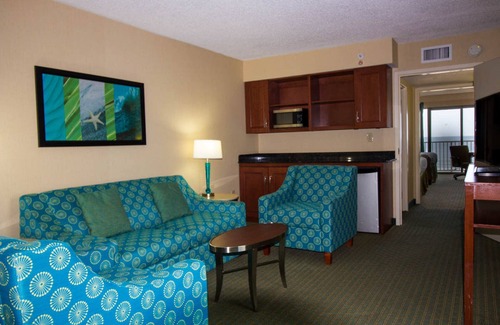 Northeast Virginia Beach Hotel | Holiday Inn & Suites Virginia Beach North Beach by IHG