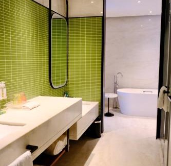 Baqiao Hotel | Holiday Inn Xi'an Chanba by IHG-Near Xi'an International Convention Exhibition Center and Shopping mall and The Romantic show of Xi'an-Free Luggage Storage-English Service