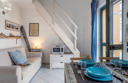 Campofelice di Roccella Apartamento | Apartamento vacacional 'Cielomare' con vistas al mar, piscina y Wi-Fi