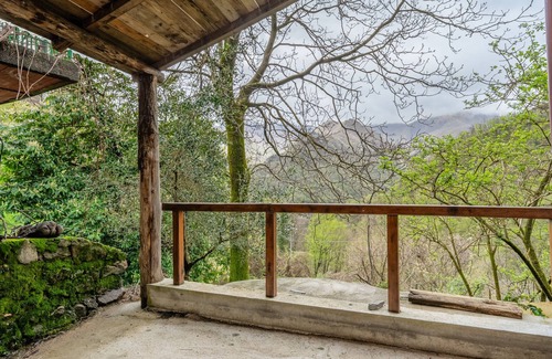 Fabbriche di Vallico Casa | Holiday Home 'Bellavista La Grotta' with Mountain View, Private Terrace and Wi-Fi