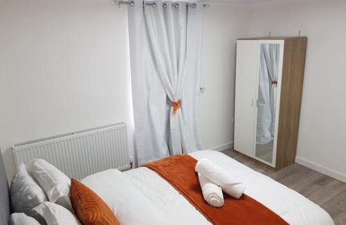 Gillingham Casa | Holiday Let - Entire modern home in Medway