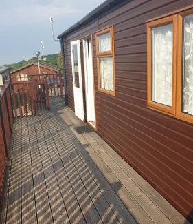 Ore Casa | Holiday Lodge, sleeps 4, with sea & countryside views